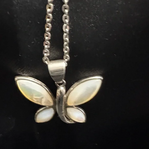 🖤Chic Silver tone and White Butterfly Necklace🖤 - Picture 2 of 4